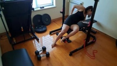 Istri Latina kulit putih yang menderita hernia menelepon tetangganya | barat