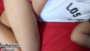 Aku isi vagina anak tiriku dengan banyak air mani | barat