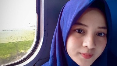 gadis cantik colmek di kamar nya