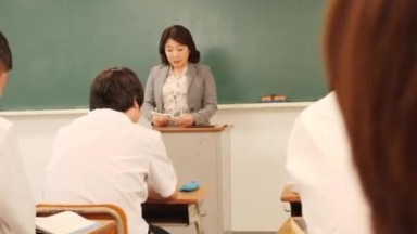 Sakura, seorang guru perempuan, kecanduan dengan aksi-aksi menyenangkan yang dilakukan diam-diam
