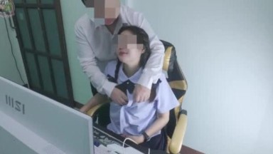 Seorang siswi Thailand tertangkap basah sedang bercinta di depan komputer