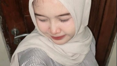 gadis yang pemalu