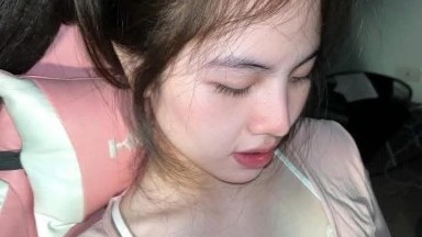 bangunin binik yang sedang tidur