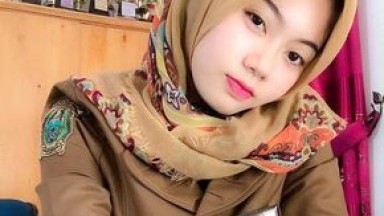 cewek hijabers jarang keluar rumah ternyata lagi omek di kamar