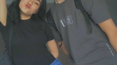 lakik bini lagi bercinta di kamar dengan menggunakan topeng