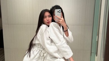 Lesbian kakak dan adik di kamar mandi