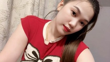 baju merah udah ngecrit aja