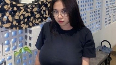 gadis panggilan menunjukan aktraksi nya