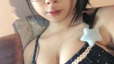 gadis chindo di hotel enak banget isapan nya sampek kandas