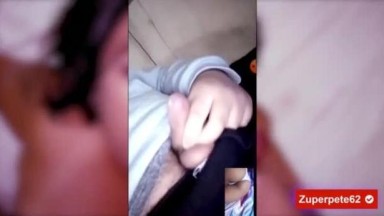 Susy memamerkan bokong besarnya kepada seorang