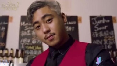 perasaan tidak puas dan pergi ke bar