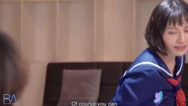 Gadis Cina berambut coklat