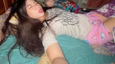 lagi intip janda lagi asik mainin ciputnya