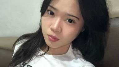 cewek nya kurang puas sama cowok nya jadi di masukin  pakek dildo