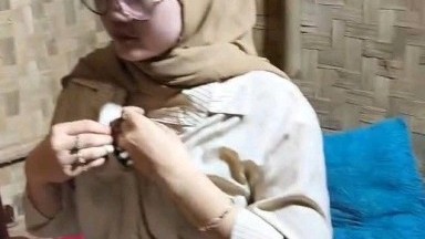 ibu rumah tangga lagi asik asik di live sampek pipis