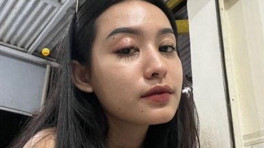 cewek lagi kenyot burung manja