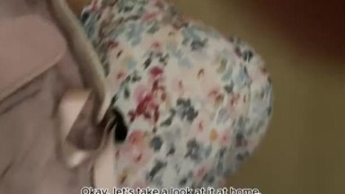 Sebelum aku sempat memberinya izin, dia merobek leggingnya dan memasukiku