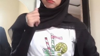 gadis hijab di suruh sepong