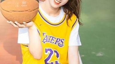 cewek anak basket masukin botol deodoran