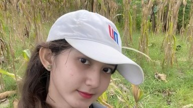 wanita ini buat panik untung aja aku tekan kontol ku