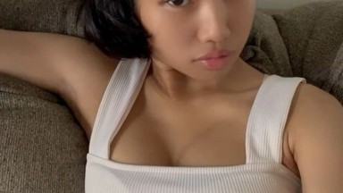 wanita bandal lagi omek di kursi