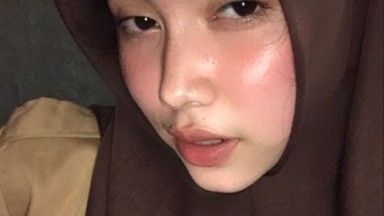 cewek ini sange sampek nenen aku pun di jilat nya