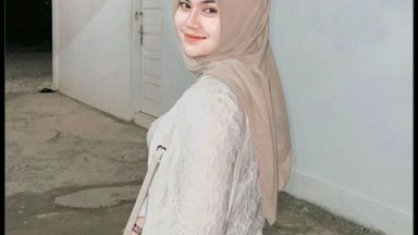 wanita hijab tobrut bukak bj nya