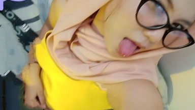 cewek kosan lagi sepi ni gada yang nemenin