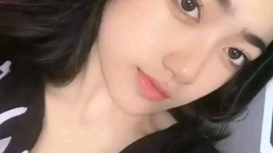 gadis cantik bertato omek di mobil nya