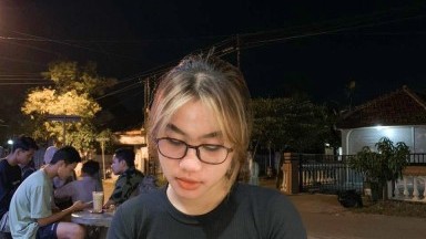 pepek nya sebelum di masukan cewek ini begaya dulu