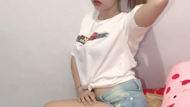 cewek sewa si paling sibuk asik maen hp aja dia