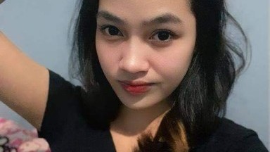 cewek cantik lagi gesek in pepek nya kebantal sambil bilang eweww