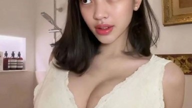 nyata nya wanita ini adalah orang kaya