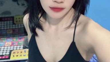 nadia pamer sama mainan barunya di kamar