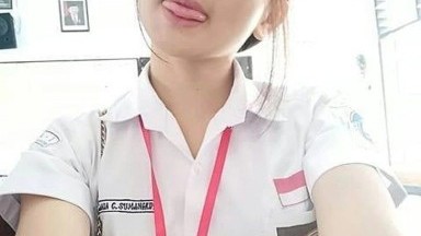 Suruh Ayang Ngocokin Memek Sampe Becek