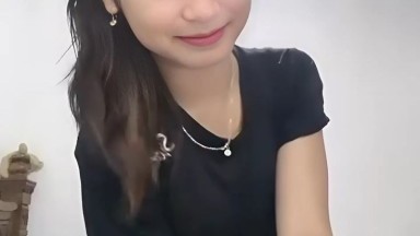 gadis pemersatu bangsa dapet hadiah dari om