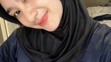 anak sma ini lagi omek pakek air shower