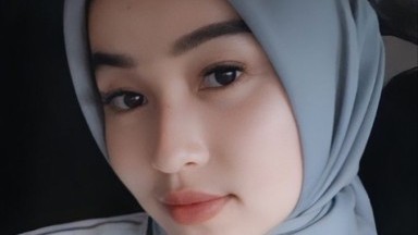 mesum gadis hijab sambil lihat film perang