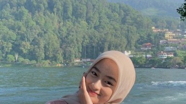 cewek hijab lucu banget di kentot di atas