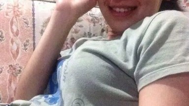 kakak seleb ini lagi omek enak banget lihat apem nya