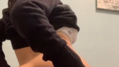 wanita cantik tobrut ini bukak bajunya