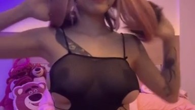 miss Namii sedang codsplay dan bercocok tanam