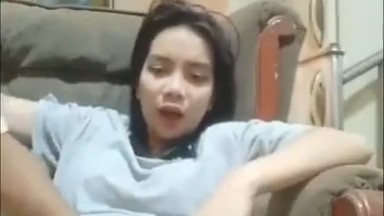 VIRAL kakak tiri paksa adek diruang tamu