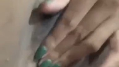 cewek hijaber lagi colmek dekat banget kamera nya