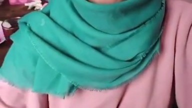 cewek kerudung ini sangean