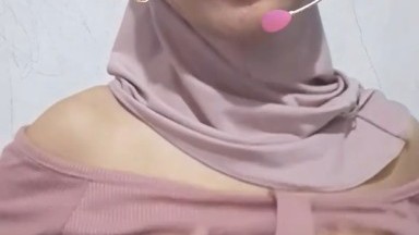 gadis hijab lagi birahi