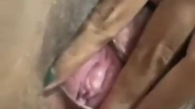 janda nunjukin pepek nya hitam