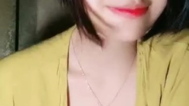 gadis spil liptin merah banget