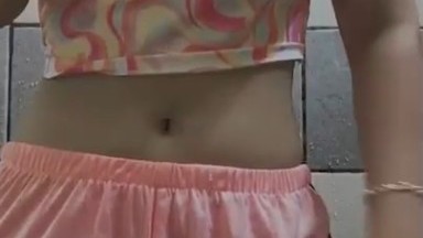 Boke Viral Laras Pake Tanktop