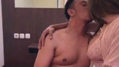 di cipok sama tante tangan nya sambil rogo kontol aku